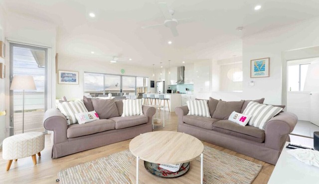 Boomer Beach Retreat- 3 BRM - Family Friendly