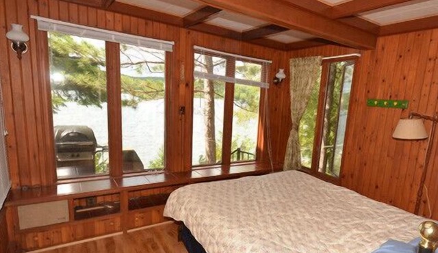 BOOTH LANE - 3 Bedroom Waterfront Cottage: nAVAILABLE:nJULY 26TH-AUGUST 2ND!