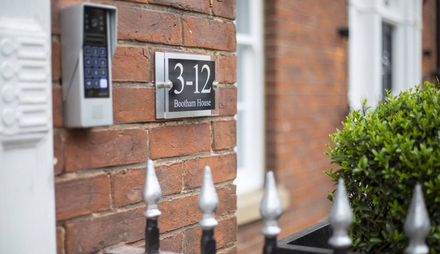 Bootham House Apartment 7 - sleeps 6 guests in 2 bedrooms