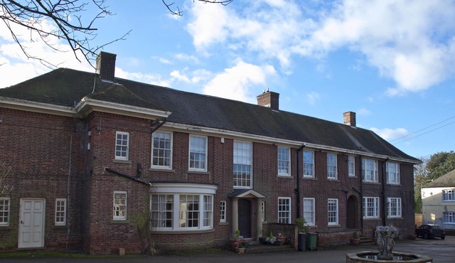 BOOTHORPE HALL, pet friendly, luxury holiday cottage in Woodville