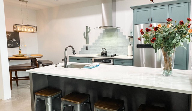 Bootlegger's Loft/Luxury 2 Bedroom, 2 Full Bathroom Condo