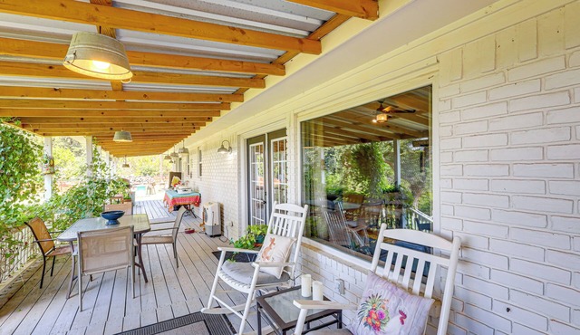 Boqsue River Valley Views! 3-Acre Country Home