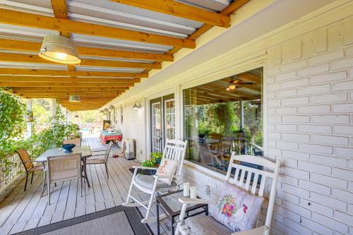 Boqsue River Valley Views! 3-Acre Country Home