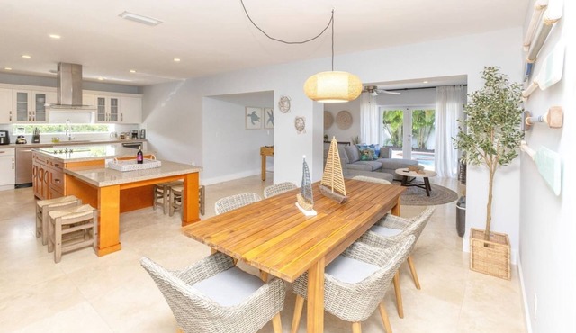 Bora Bora Relax Heaven - Pool- BBQ - Fits 12