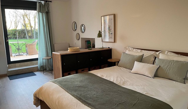 'Bord'Eau - Charm and Nature' Apartment with Private Terrace, Shared Garden, and Wi-Fi