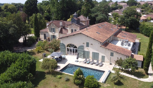 Bordeaux Villa with heated pool and Jacuzzi, 9 rooms/19 persons
