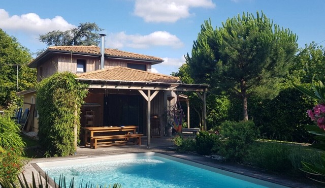 BORDEAUX LEOGNAN VINEYARD - 300m from a lake and a forest park.