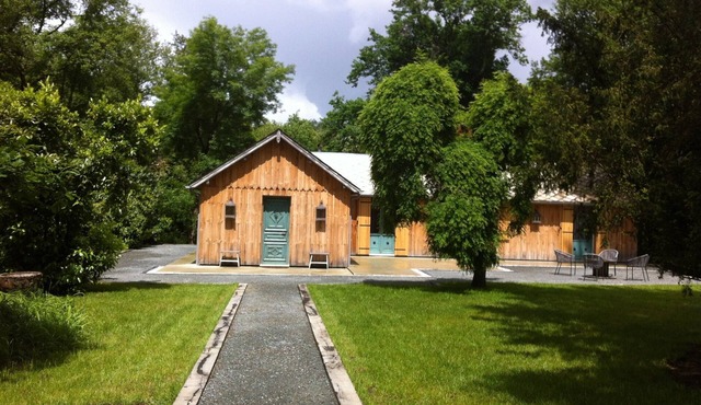 BORDELAIS - HOUSE PARK 1/2 HA - 2 BEDROOMS - 4 BEDS. HEATING AND CLIM.