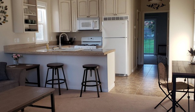 Boring Bungalow -MT Retreat-Honeymoon Suite