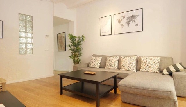 Born 4-Bedroom 2-Bathroom apartment