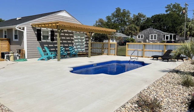 Boro Bungalow in beautiful downtown Swansboro with street legal golf cart