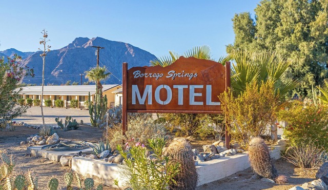 Borrego Springs Motel; small motel; big pool; walk to Christmas Circle/downtown
