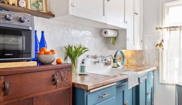 Bo’s 2BR Eclectic + Antique-Modern Pet Friendly w/Big Yard