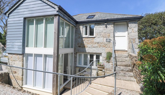 BOS LOWEN, pet friendly, character holiday cottage in Mousehole