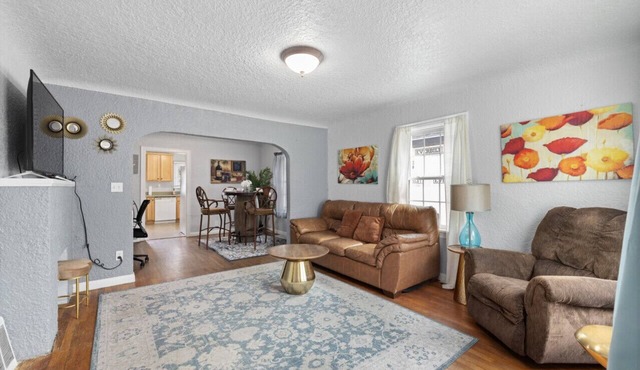 Bo’s White House with Fenced Yard