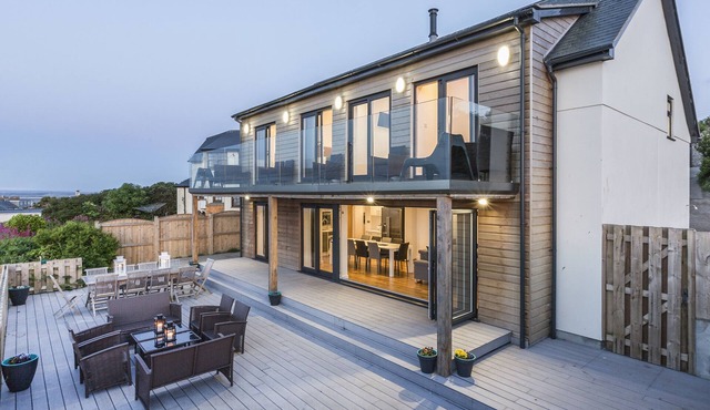 BOSCARNE, family friendly, country holiday cottage in St Ives