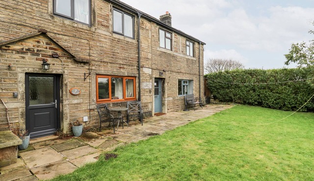 BOSHAW COTTAGE, pet friendly, with open fire in Hade Edge, Yorkshire