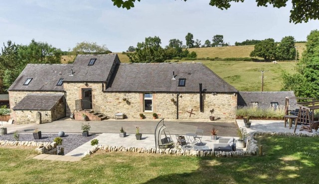 Bosing Barn - Two Bedroom House, Sleeps 4