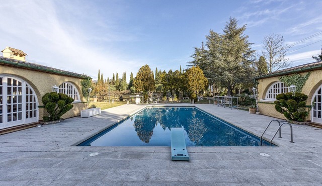 Bosque Apartment with Mountain Views, Wi-Fi, and Air Conditioning