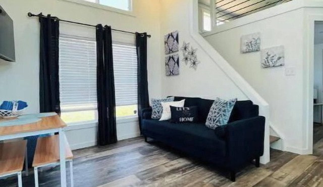 Bosque Azul. A one bedroom tiny home with a loft.