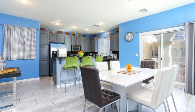 Bossy Blue Moon. 3 bedroom. 3.5 bath