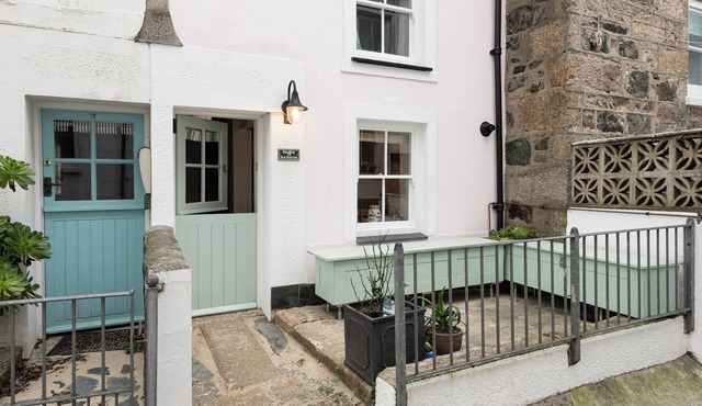 Bosullow - Three Bedroom Cottage, Sleeps 6