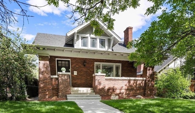 Botanic Garden Retreat Main Floor-AC-Wifi-Free Parking