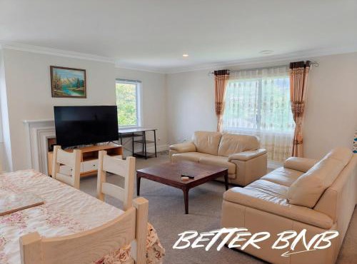 Botanic Garden Retreat with 3 Ensuite Bedrooms