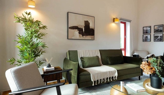 Botanic House - 3BR Home - Private Parking