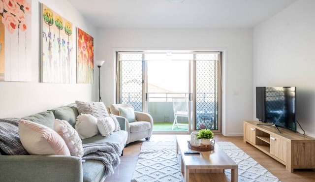 Botanica - Beautiful City Fringe Home Base