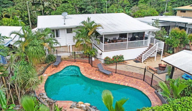 Botanica View – Spacious Edge Hill Home with Pool and Views