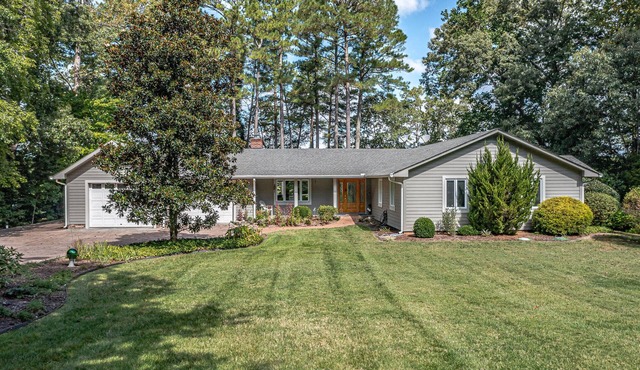 Botanical Garden Escape on the River - with a Pool