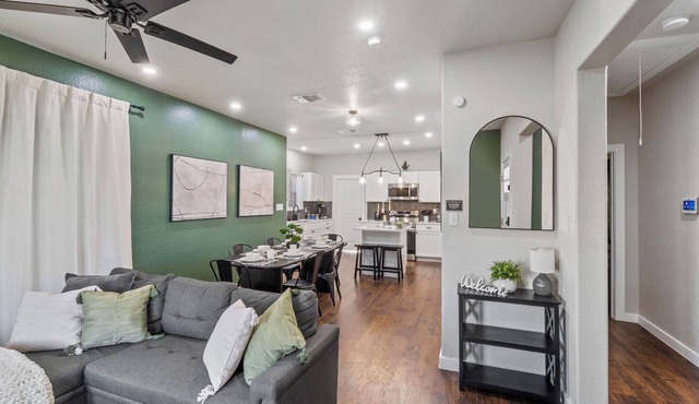 Botanical Oasis Near Riverwalk - Sleeps 12