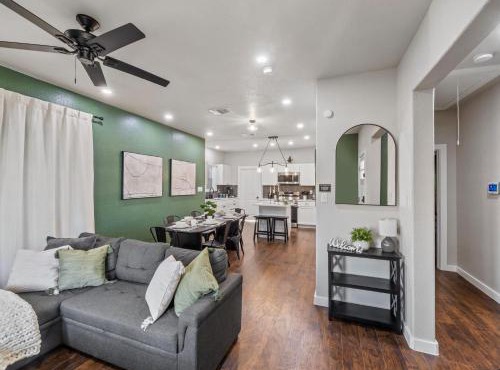 Botanical Oasis near Riverwalk - Sleeps 12