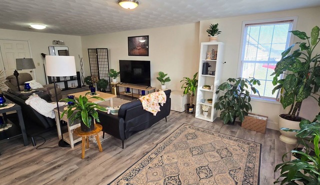 Botanical Retreat - Spacious 2BR - Walk to Downtown Hollidaysburg