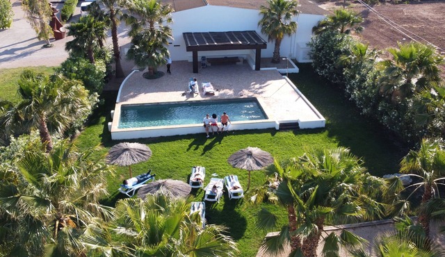 Botargo farmhouse. 9 bedrooms, 8 bathrooms, swimming pool, porch.