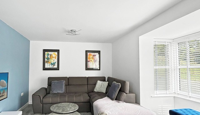 Bottesford Gem – Luxury 3-Bedroom House with Modern Comforts. Garden & Driveway!