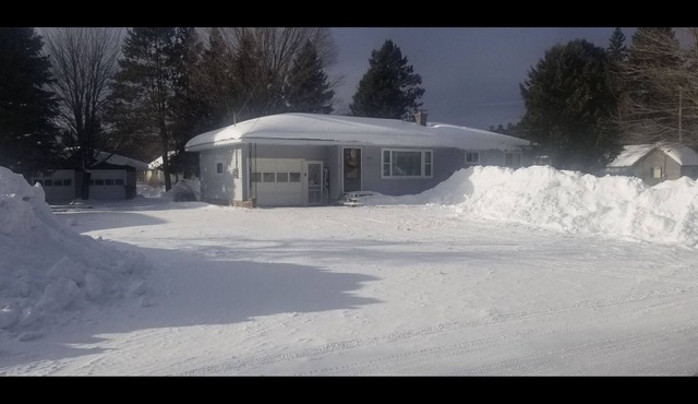 Bottland Rental direct access to Snowmobile/UTV trails 1 block from Lake Gogebic