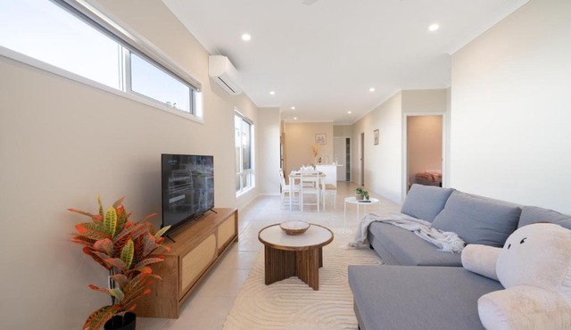 Bottlebrush Retreat - 4BR Home in Griffin