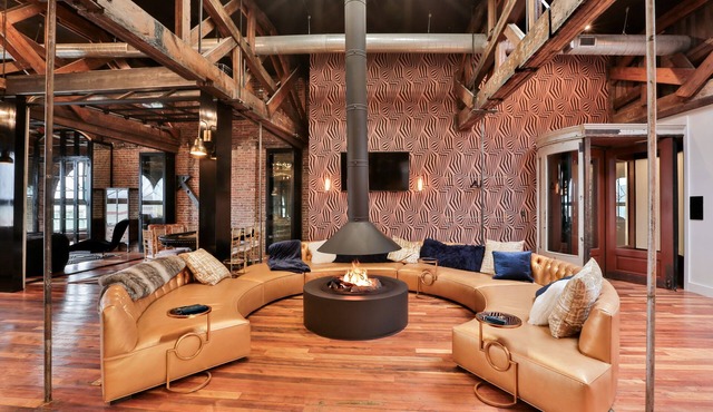 Bottled in Bond: Transportation available/Center of Bourbon Trail/HGTV location