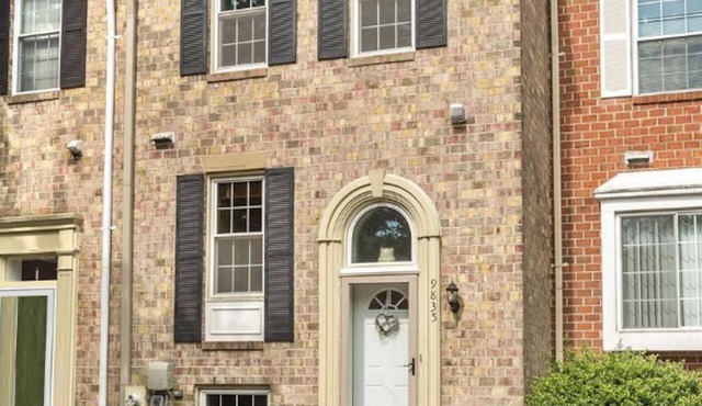 Bottom Floor Apartment with a Patio in the City