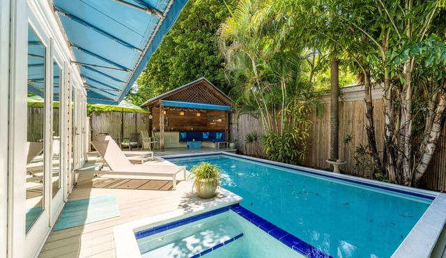 BOTTOMS UP BUNGALOW - PERFECT 2 Bed/2 Bath PRIVATE POOL