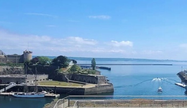 Bougainville apartment Sea and castle view