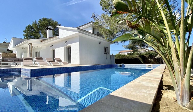 Bouganvilla luxury, air-con, ideal for families