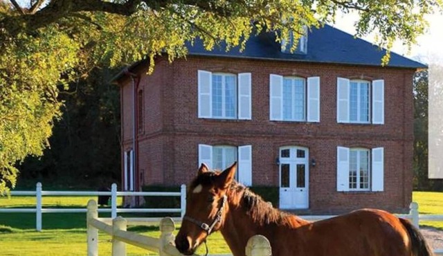 Bougeoise home located on a 175 hectares private propriety