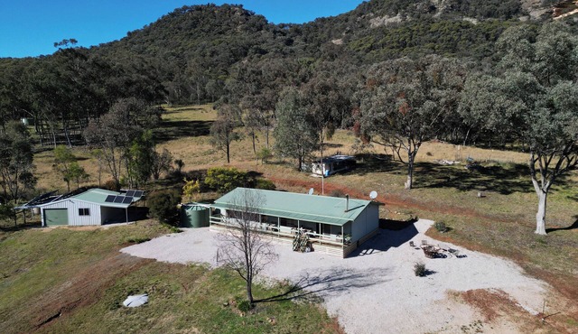 Bough & Burrows retreat set in 100 acres of pristine bush. Perfect for families!