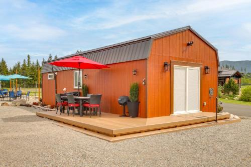Bougie Barn 5 mi to Silverwood theme park!