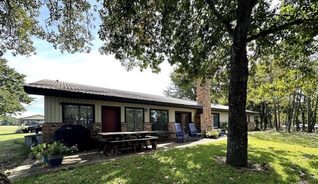 Bouj-Ranch Hse near lake w 20ac