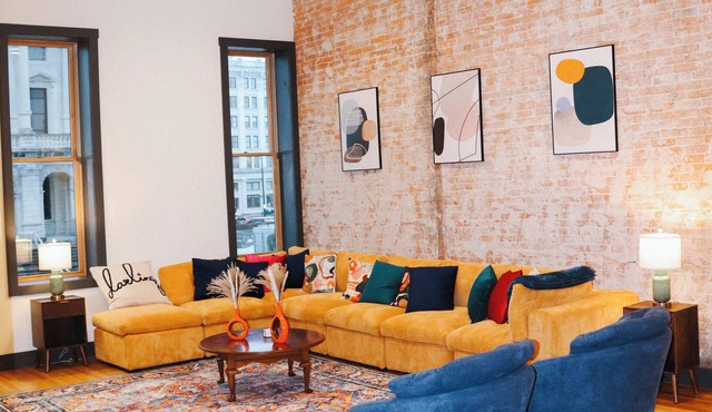 Boujee on Third: 2-bedroom condo in Beautiful Downtown Marion