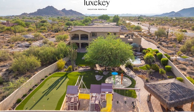 Boulder 84 by LuxeKey | Splash Pad, Billiards, Putting Green & 360 Desert Views